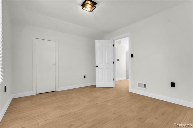 5777 Lakepointe Street, Detroit, MI 48224