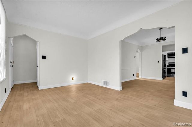 5777 Lakepointe Street, Detroit, MI 48224