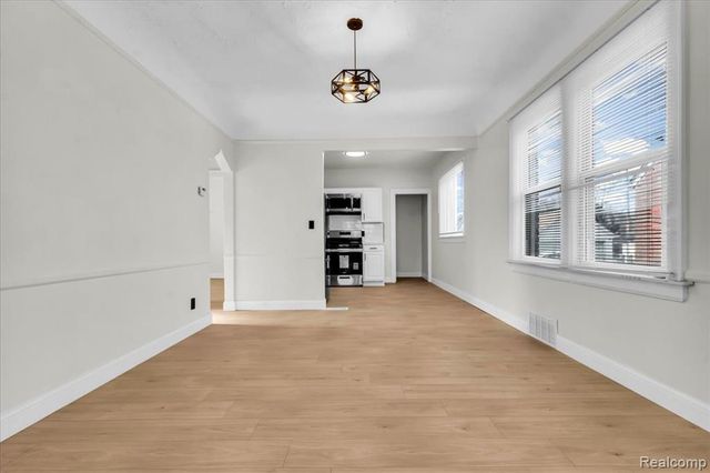 5777 Lakepointe Street, Detroit, MI 48224