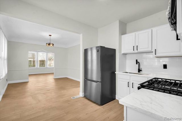 5777 Lakepointe Street, Detroit, MI 48224