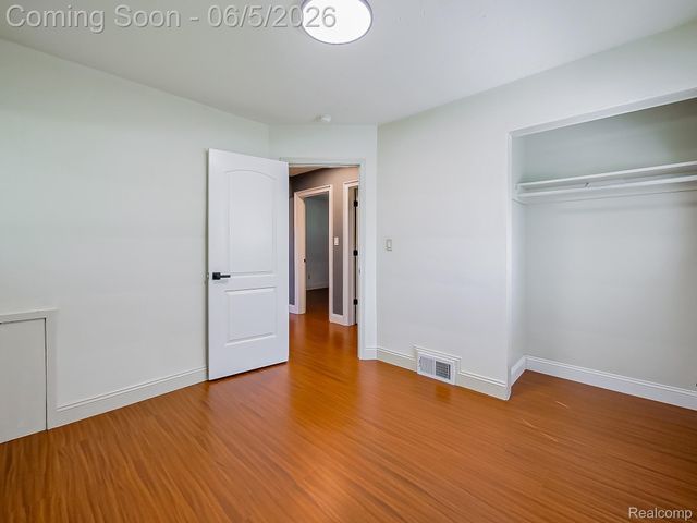 719 E Summit Street, Milford Village, MI 48381