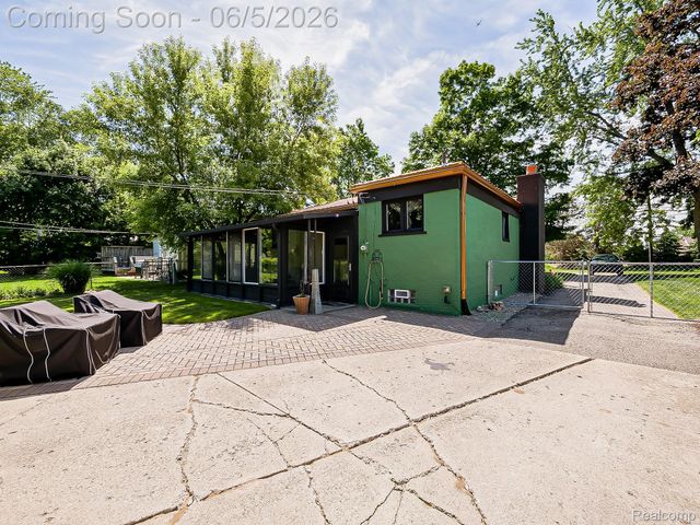719 E Summit Street, Milford Village, MI 48381