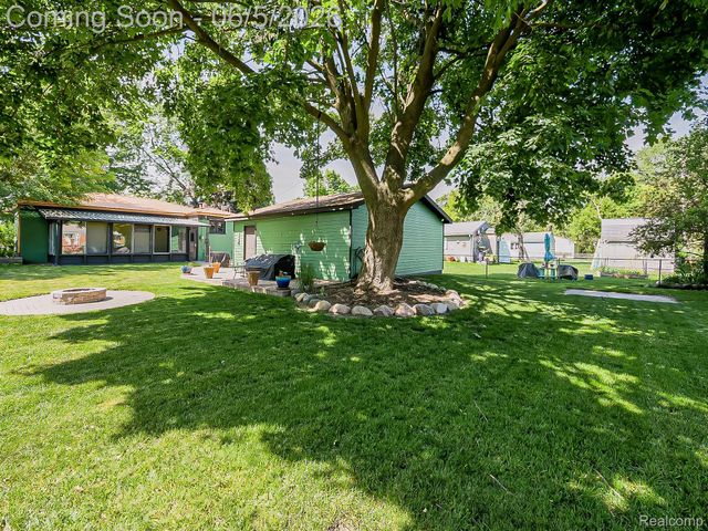 719 E Summit Street, Milford Village, MI 48381