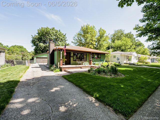719 E Summit Street, Milford Village, MI 48381