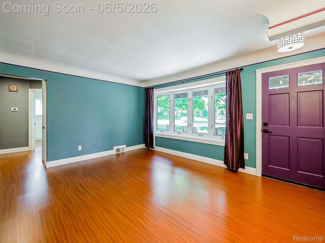 719 E Summit Street, Milford Village, MI 48381