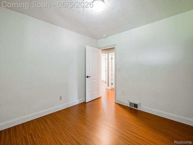 719 E Summit Street, Milford Village, MI 48381