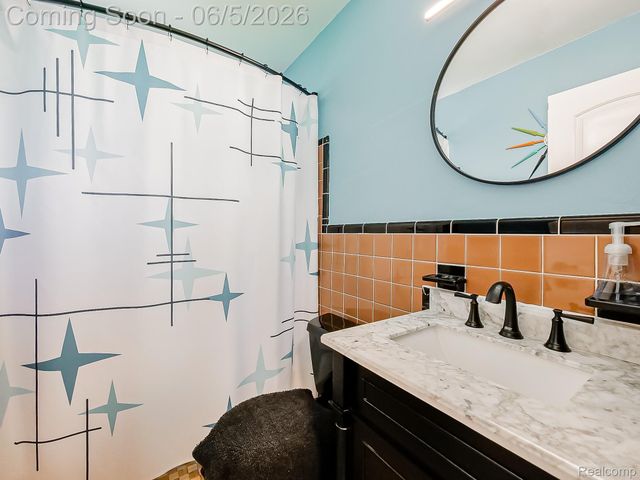 719 E Summit Street, Milford Village, MI 48381