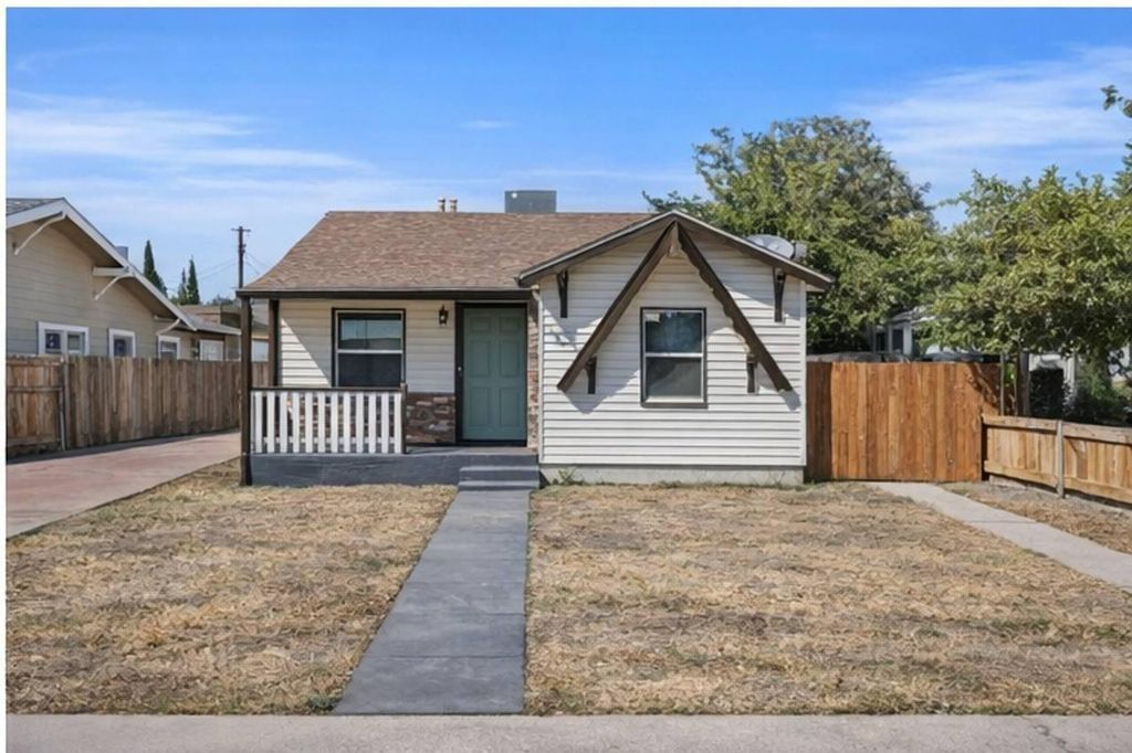 Image 1 of property listing at 210 E Bush Street, Lemoore, CA 93245