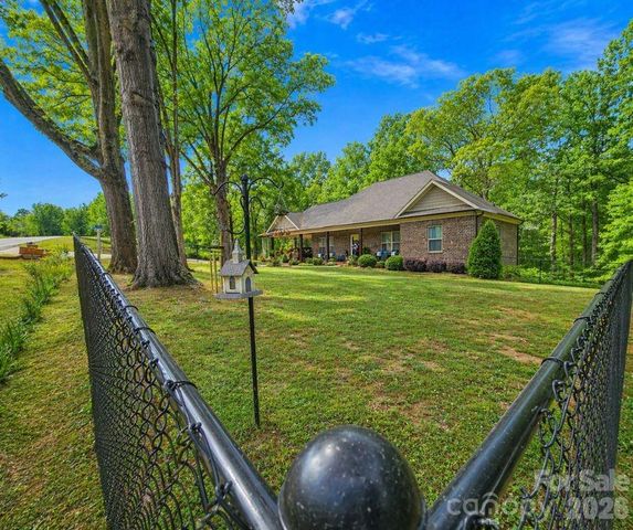699 Sellerstown Road, Cherryville, NC 28021
