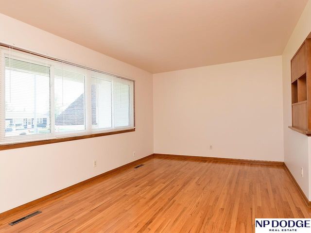 4621 Spring Street, Omaha, NE 68106