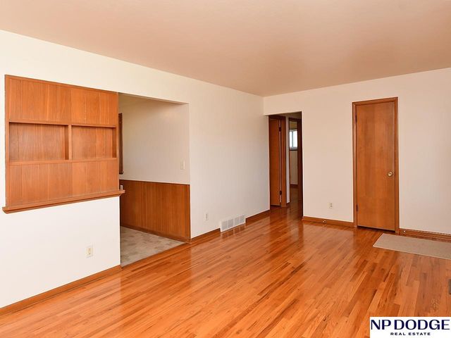 4621 Spring Street, Omaha, NE 68106