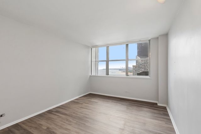 6301 N Sheridan Road 24E, Chicago, IL 60660