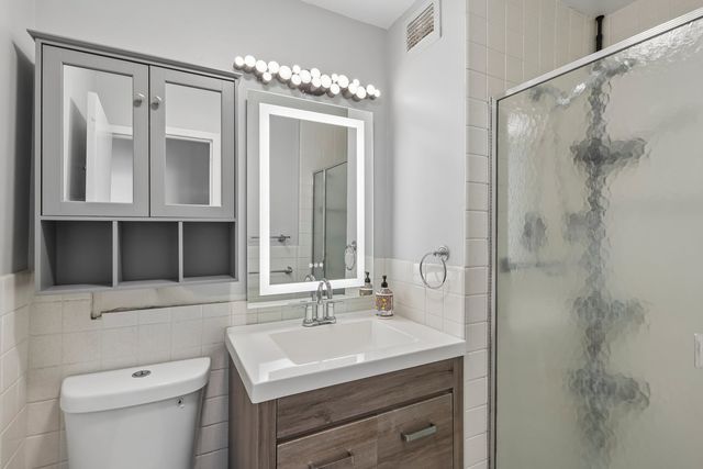 6301 N Sheridan Road 24E, Chicago, IL 60660