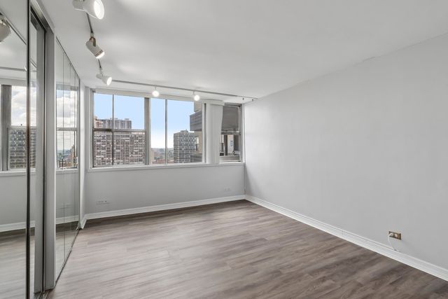 6301 N Sheridan Road 24E, Chicago, IL 60660