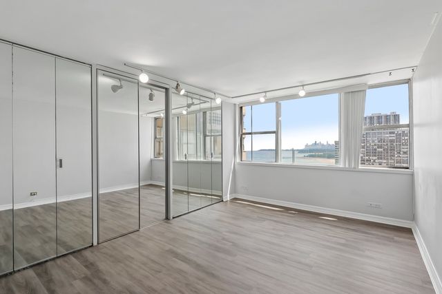 6301 N Sheridan Road 24E, Chicago, IL 60660