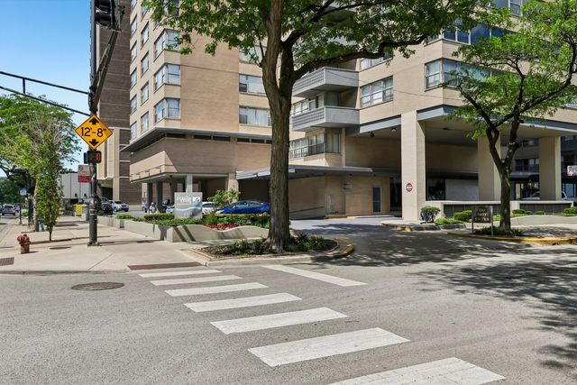 6301 N Sheridan Road 24E, Chicago, IL 60660