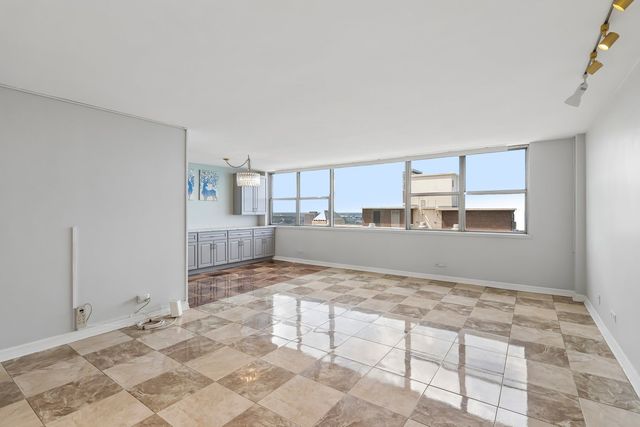 6301 N Sheridan Road 24E, Chicago, IL 60660