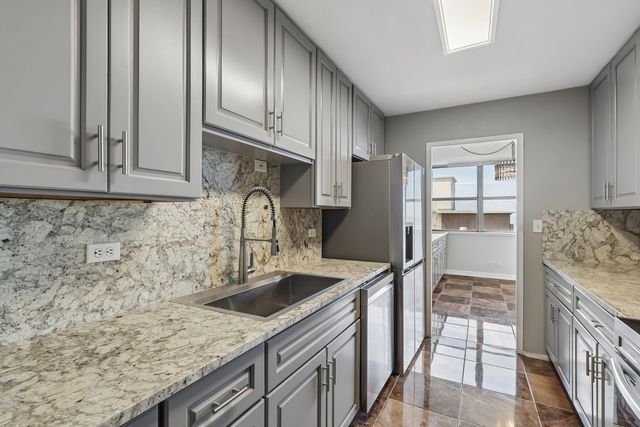 6301 N Sheridan Road 24E, Chicago, IL 60660