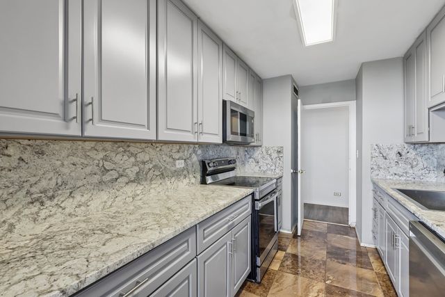 6301 N Sheridan Road 24E, Chicago, IL 60660