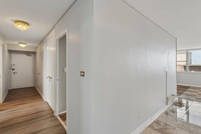 6301 N Sheridan Road 24E, Chicago, IL 60660