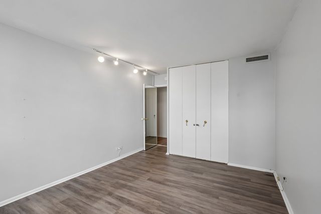6301 N Sheridan Road 24E, Chicago, IL 60660