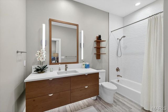 31 Brighton Way 3, Clayton, MO 63105
