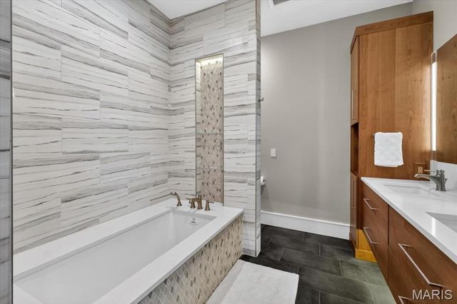 31 Brighton Way 3, Clayton, MO 63105