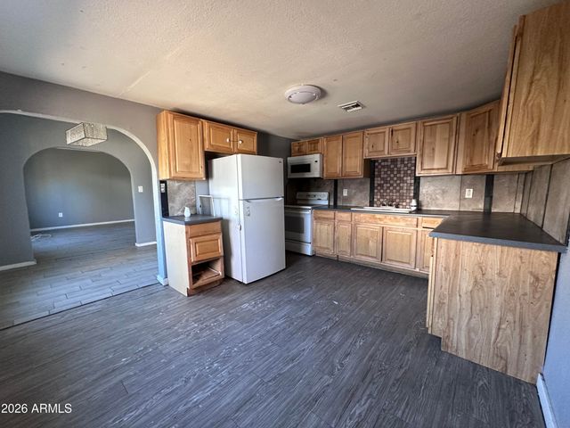 352 W ROOSEVELT Avenue, Coolidge, AZ 85128