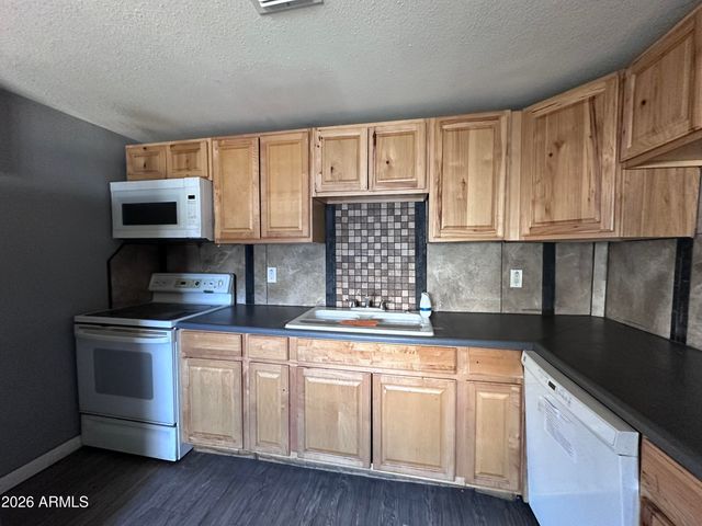 352 W ROOSEVELT Avenue, Coolidge, AZ 85128