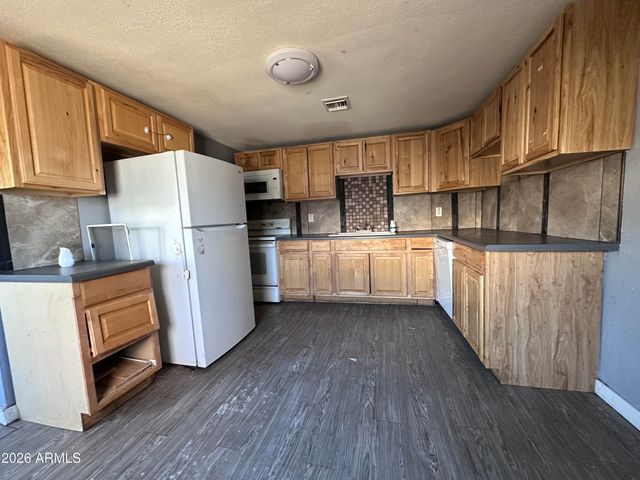 352 W ROOSEVELT Avenue, Coolidge, AZ 85128