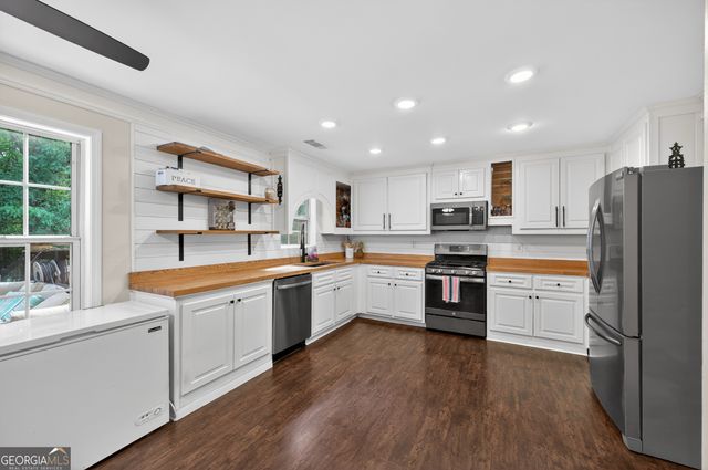 6250 Glen Port Circle, Flowery Branch, GA 30542
