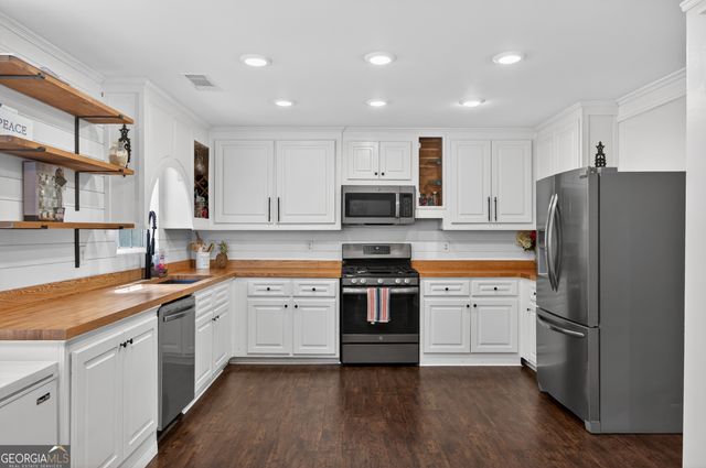 6250 Glen Port Circle, Flowery Branch, GA 30542