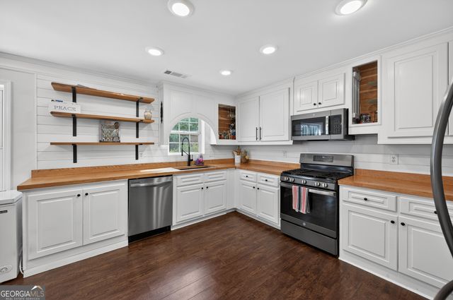 6250 Glen Port Circle, Flowery Branch, GA 30542
