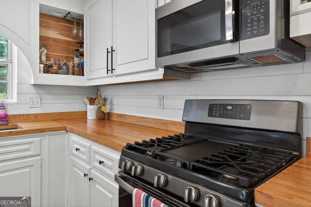 6250 Glen Port Circle, Flowery Branch, GA 30542