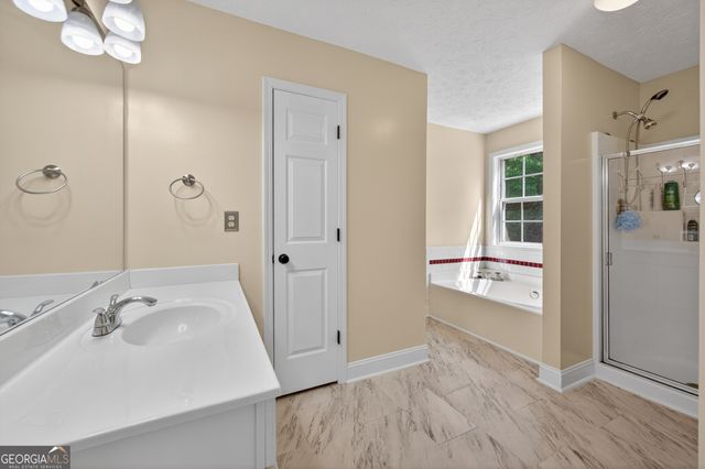 6250 Glen Port Circle, Flowery Branch, GA 30542