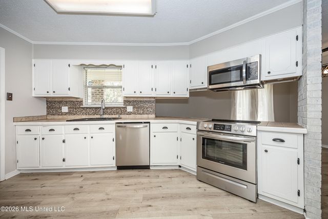 9205 Warbler Avenue, Ocean Springs, MS 39564