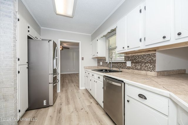 9205 Warbler Avenue, Ocean Springs, MS 39564