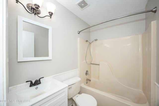9205 Warbler Avenue, Ocean Springs, MS 39564