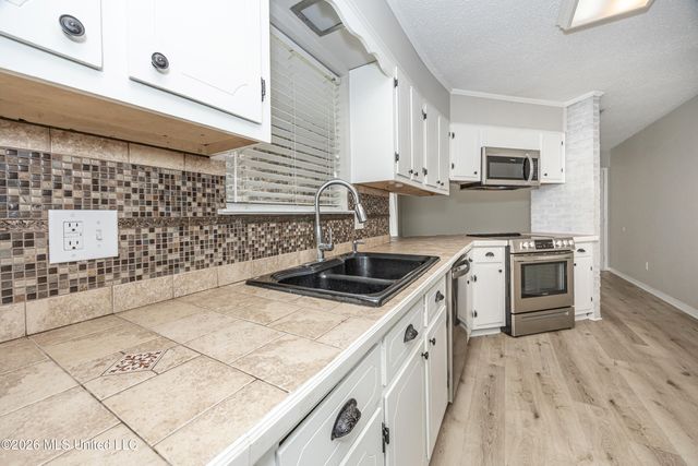 9205 Warbler Avenue, Ocean Springs, MS 39564