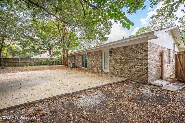 9205 Warbler Avenue, Ocean Springs, MS 39564