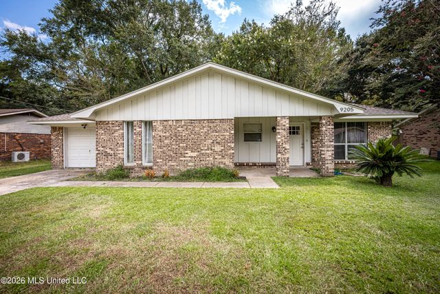 9205 Warbler Avenue, Ocean Springs, MS 39564