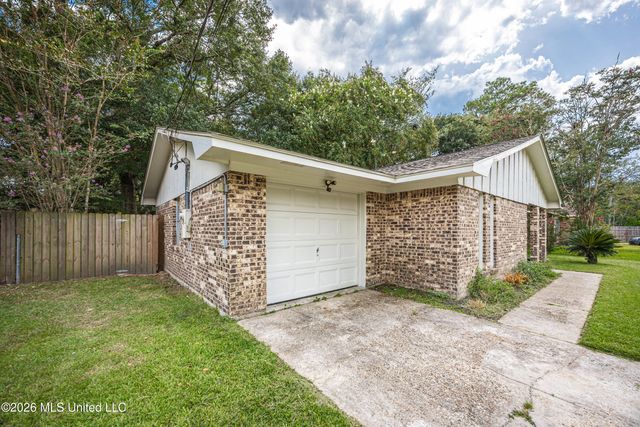 9205 Warbler Avenue, Ocean Springs, MS 39564