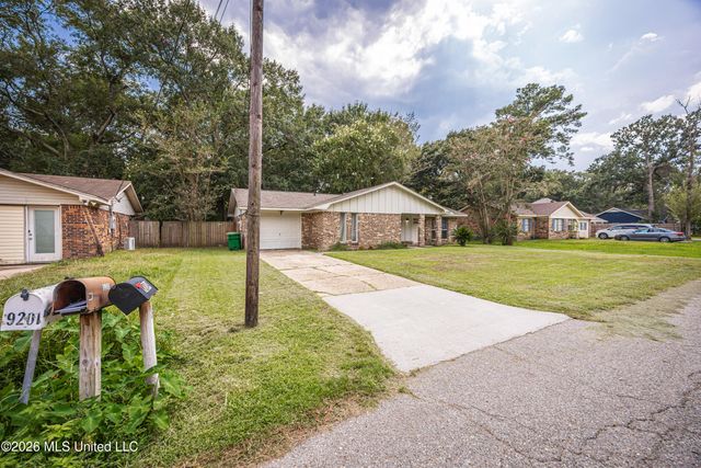 9205 Warbler Avenue, Ocean Springs, MS 39564