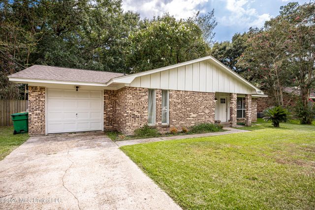 9205 Warbler Avenue, Ocean Springs, MS 39564