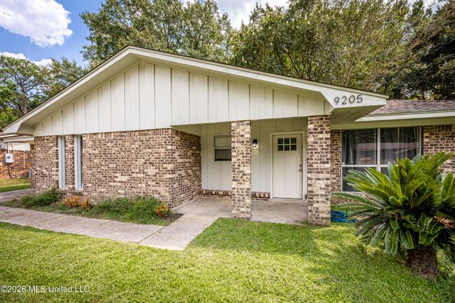 9205 Warbler Avenue, Ocean Springs, MS 39564