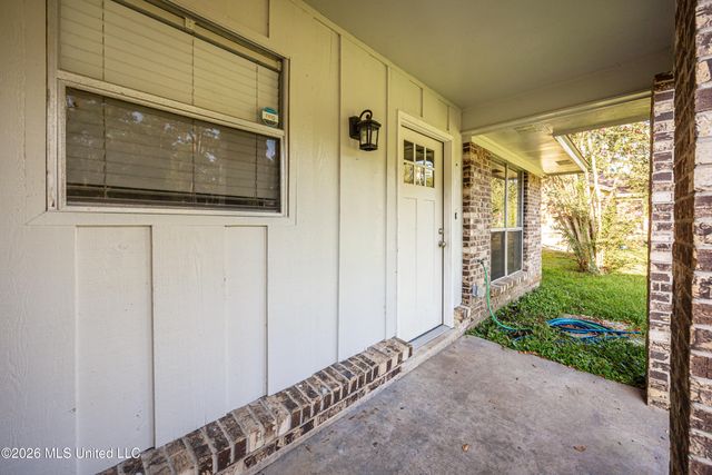 9205 Warbler Avenue, Ocean Springs, MS 39564