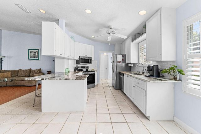 2841 Livingston Lane, West Palm Beach, FL 33411