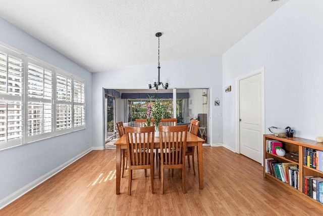 2841 Livingston Lane, West Palm Beach, FL 33411