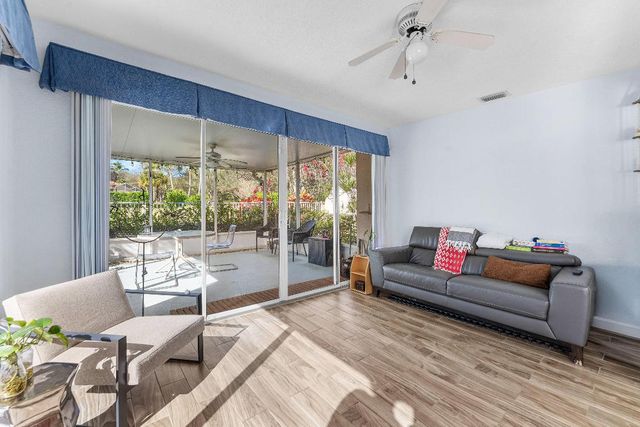 2841 Livingston Lane, West Palm Beach, FL 33411