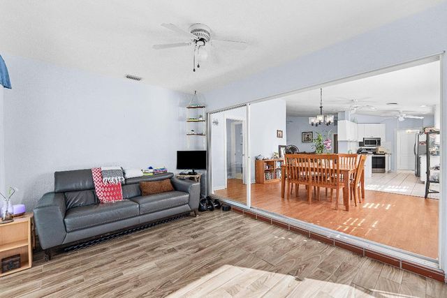 2841 Livingston Lane, West Palm Beach, FL 33411